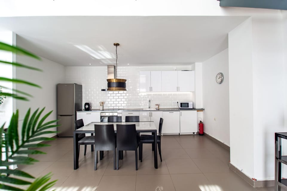 Kitchen or kitchenette, Dining area, minibar, pet friendly, stove, toaster