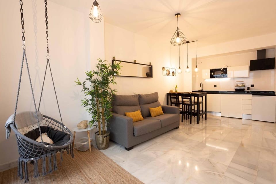 Kitchen or kitchenette, Living room, Seating area, Dining area