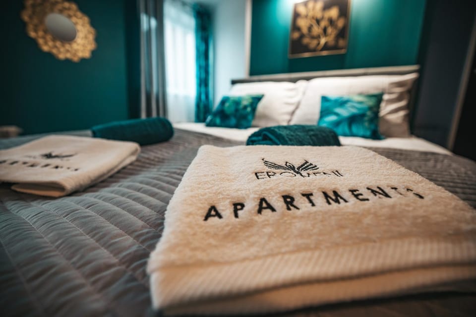 Bed, Bedroom, Text overlay, towels