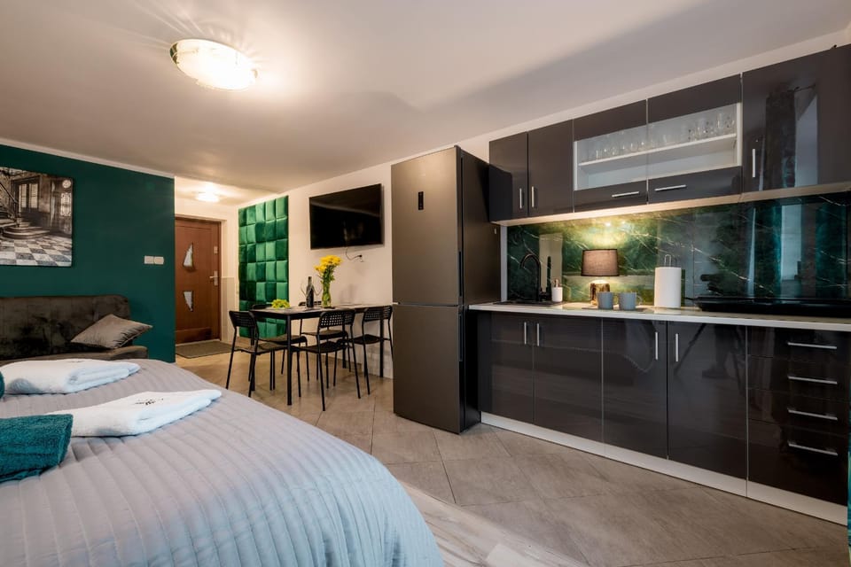 Kitchen or kitchenette, Photo of the whole room, minibar, kitchen
