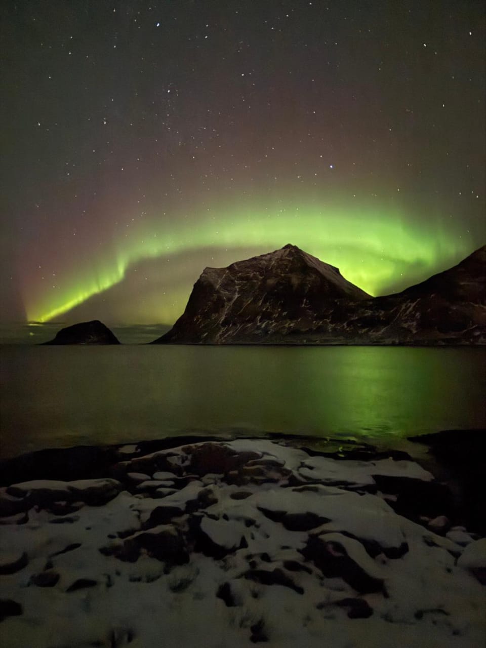 Modern waterfront rorbu with terrace and stunning sea view - free parking House in Lofoten