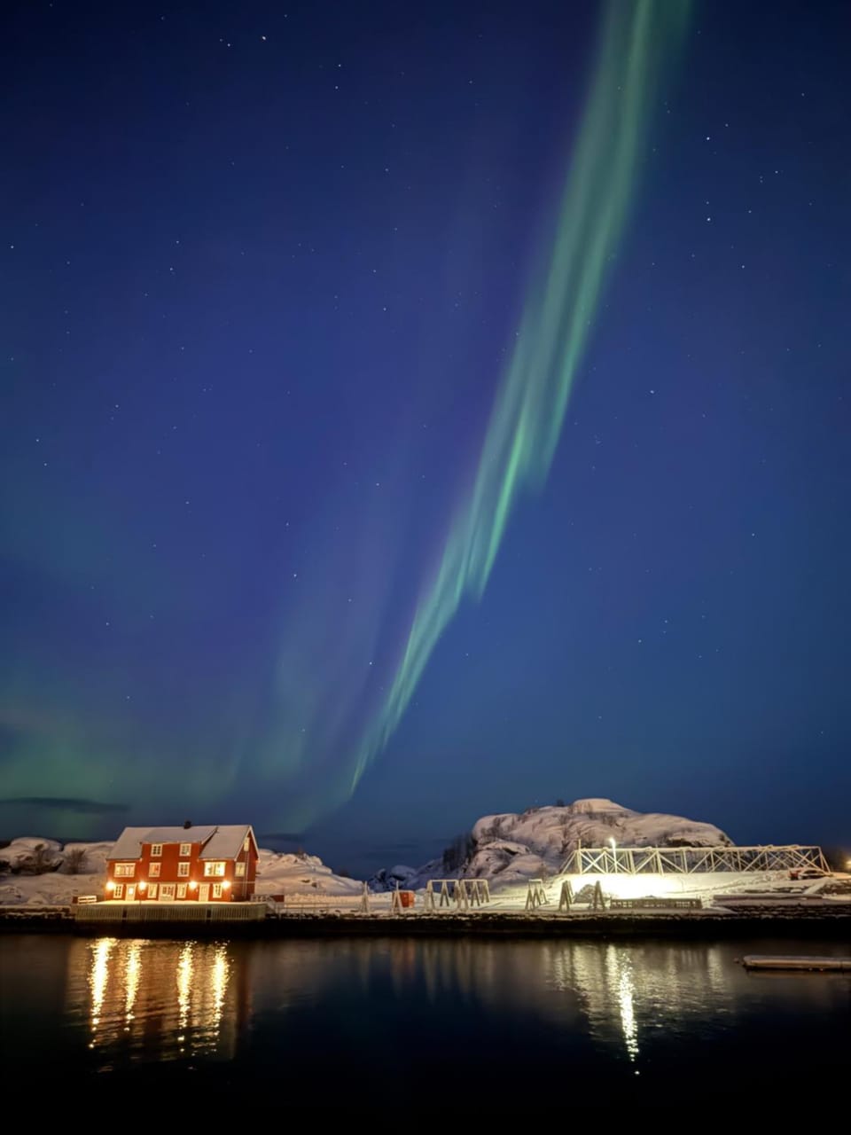Modern waterfront rorbu with terrace and stunning sea view - free parking House in Lofoten