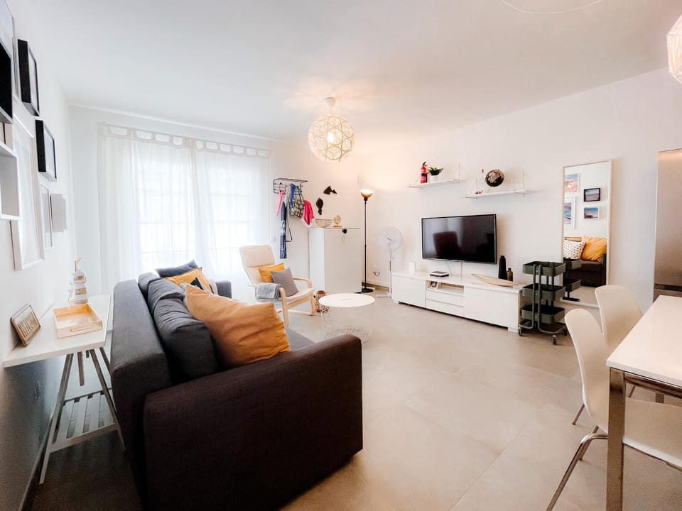 TV and multimedia, Living room, Seating area