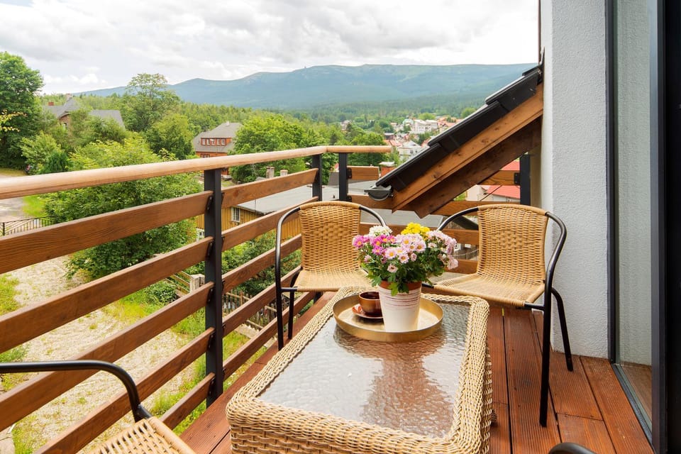 Balcony/Terrace, Mountain view