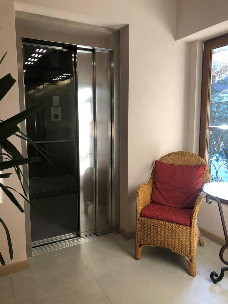 Guests, Facility for disabled guests, elevator