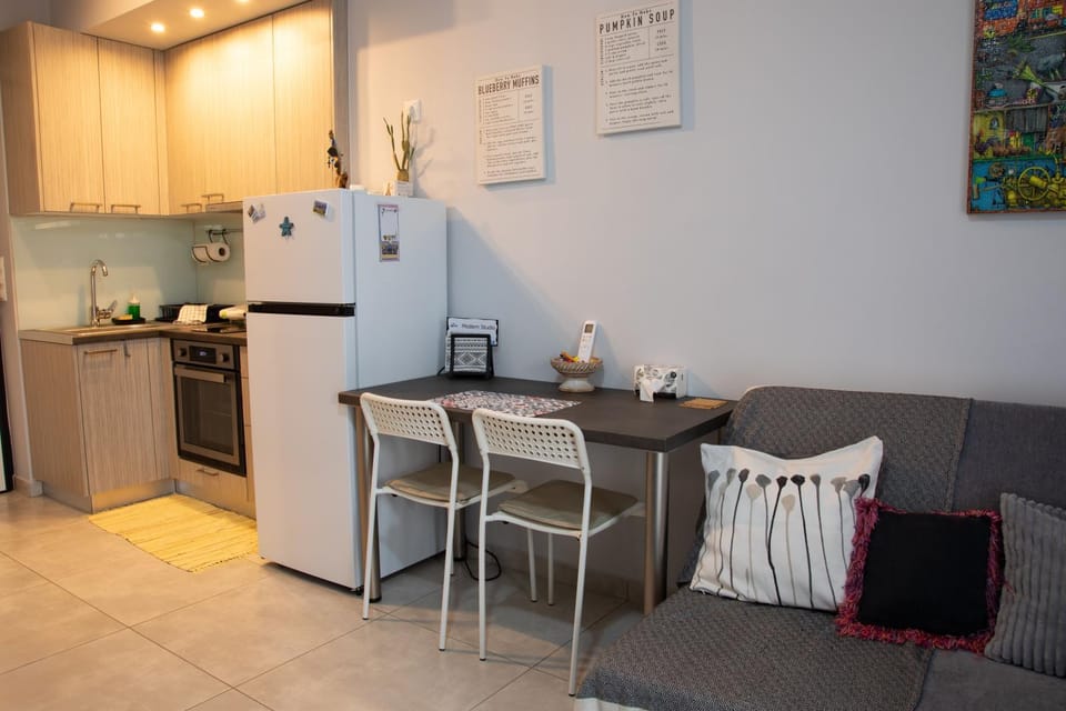 Coffee/tea facilities, Kitchen or kitchenette, Living room, Seating area, Dining area, oven
