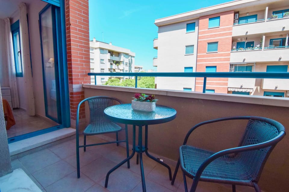 Balcony/Terrace, Street view