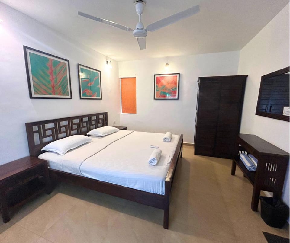 Bed, Photo of the whole room, Bedroom, internet, towels, air conditioner