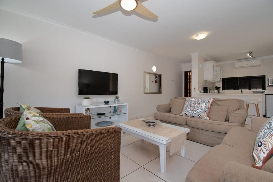 TV and multimedia, Living room, fireplace