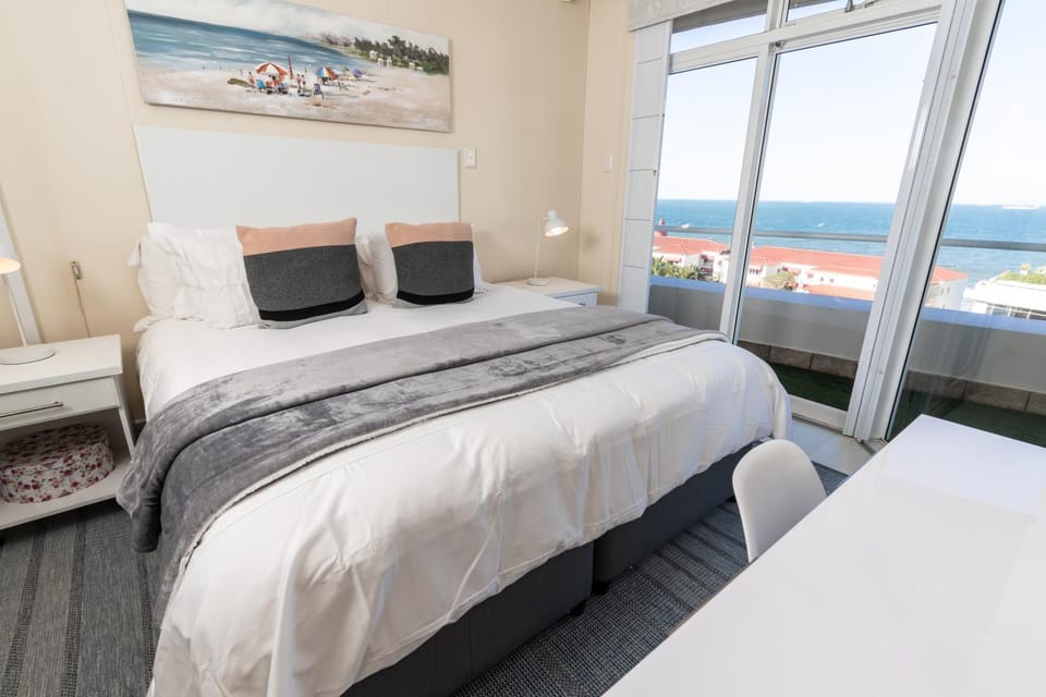 Bed, Bedroom, Sea view