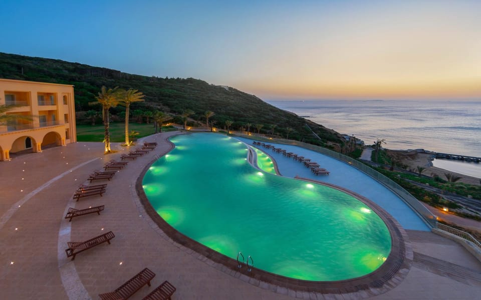 Natural landscape, Mountain view, Pool view, Sea view, Swimming pool, Swimming pool, Sunset, sunbed