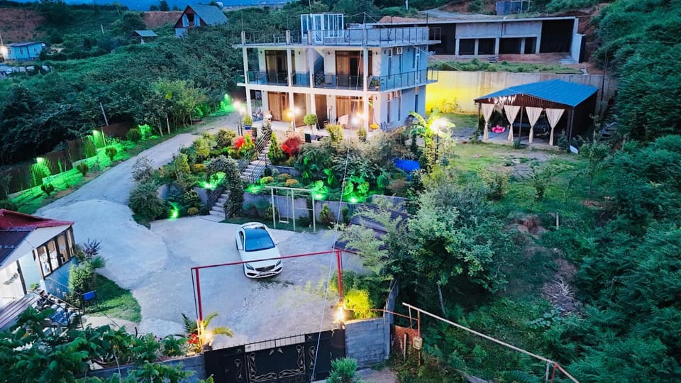 Property building, Spring, Day, Garden, Garden view