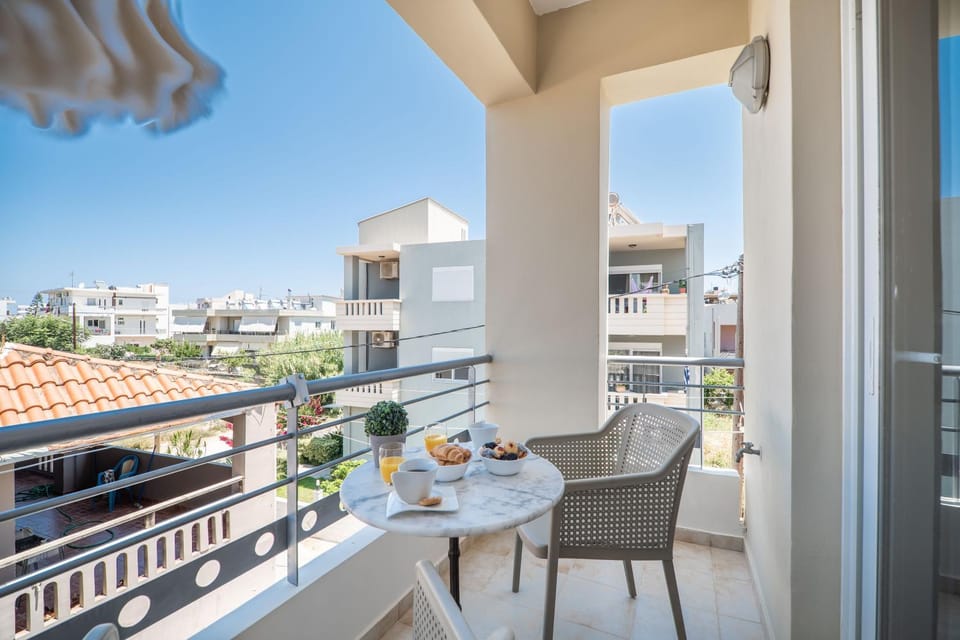 Balcony/Terrace, City view, Street view