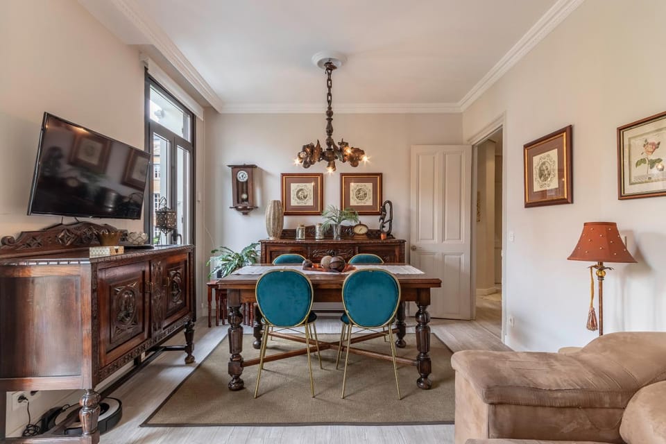 Living room, Seating area, Dining area