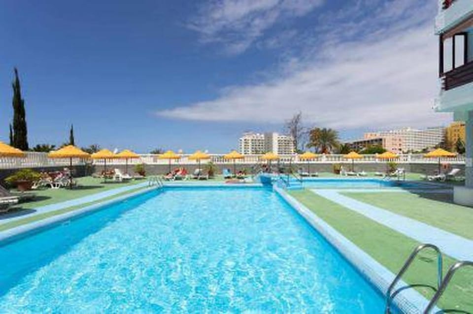 Pool view, Swimming pool, sunbed