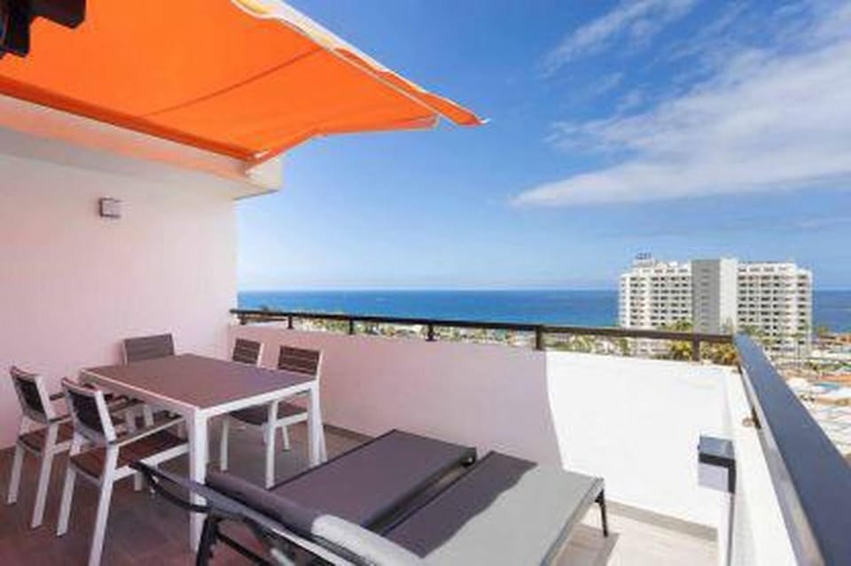 View (from property/room), Balcony/Terrace, Dining area, Sea view, sunbed
