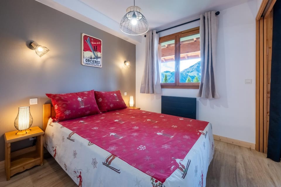 Bed, Bedroom