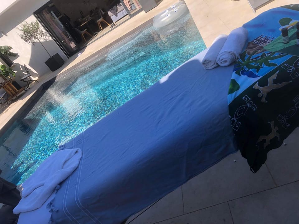 La Suite Côté Pool-House Piscine, Sauna & Jacuzzi privatifs Bed and Breakfast in Provence-Alpes-Côte d'Azur