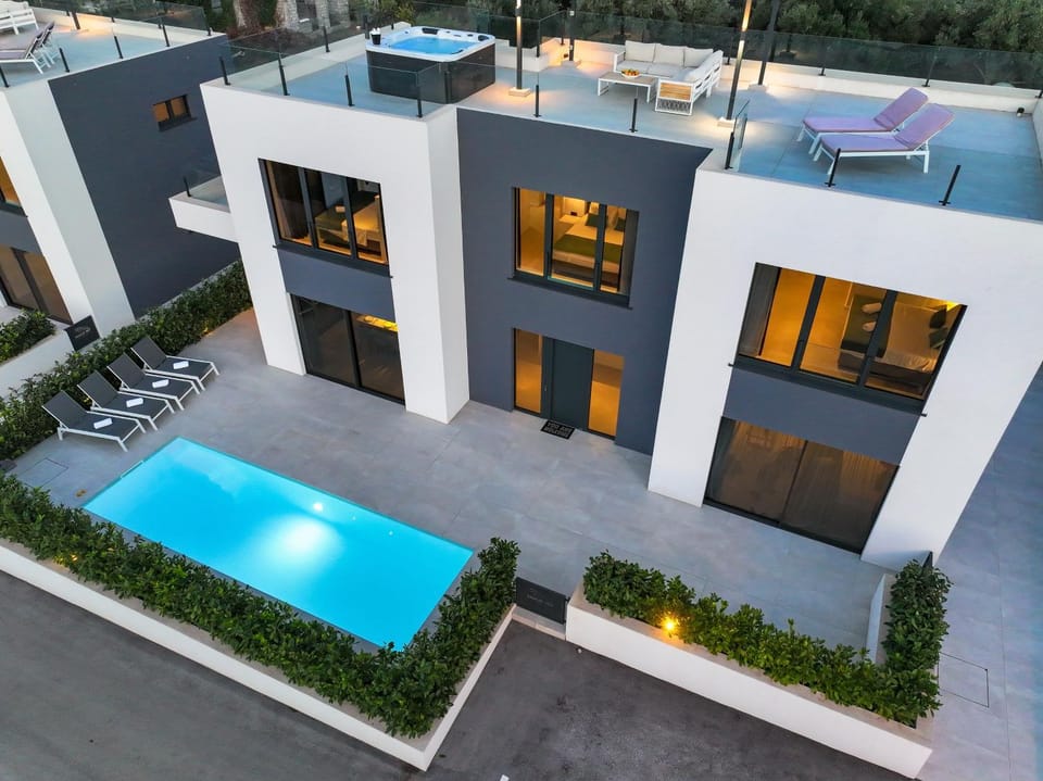 Property building, Patio, Pool view, Swimming pool, sunbed