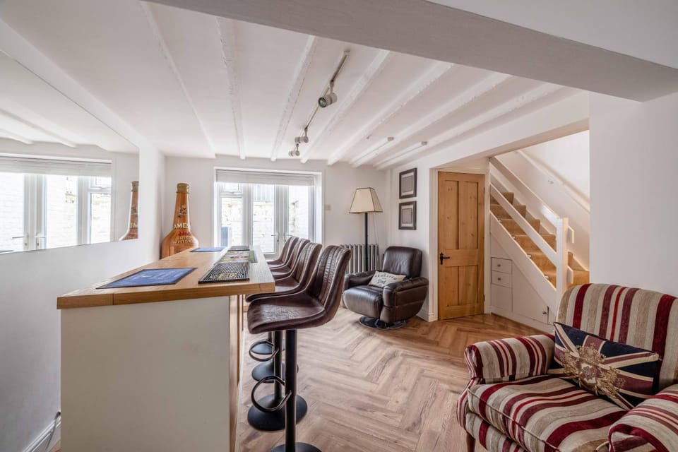 LONG WALK, CASTLE & SHOPS ON YOUR DOORSTEP - By Tempstay Apartment in Windsor