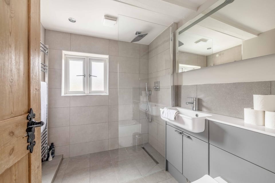 LONG WALK, CASTLE & SHOPS ON YOUR DOORSTEP - By Tempstay Apartment in Windsor