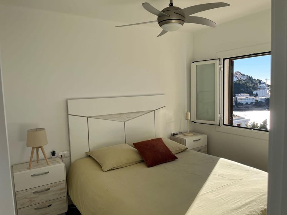Bed, Balcony/Terrace, Beach, Bedroom, Sea view, Parking, fireplace, locker, air conditioner