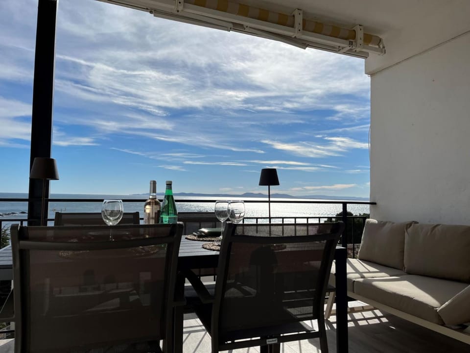 Natural landscape, View (from property/room), Balcony/Terrace, Beach, Sea view, Parking, fireplace, locker, air conditioner