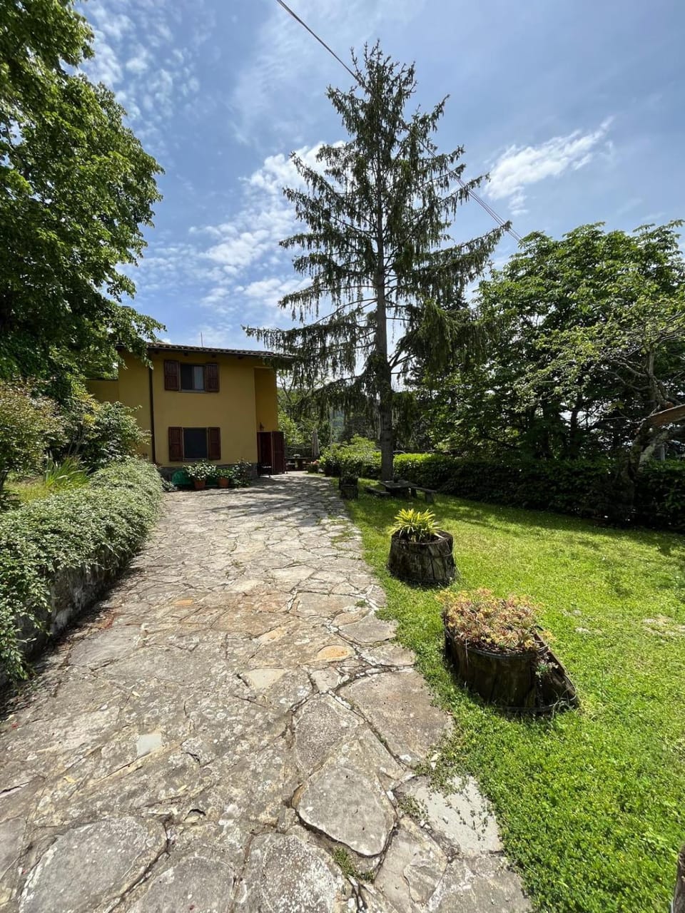 Property building, Day, Garden, Garden view