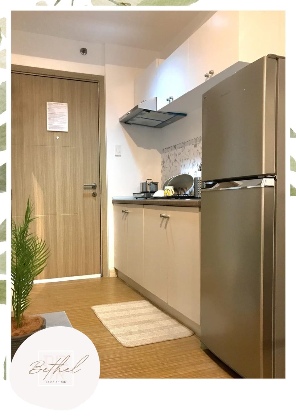 Kitchen or kitchenette, minibar