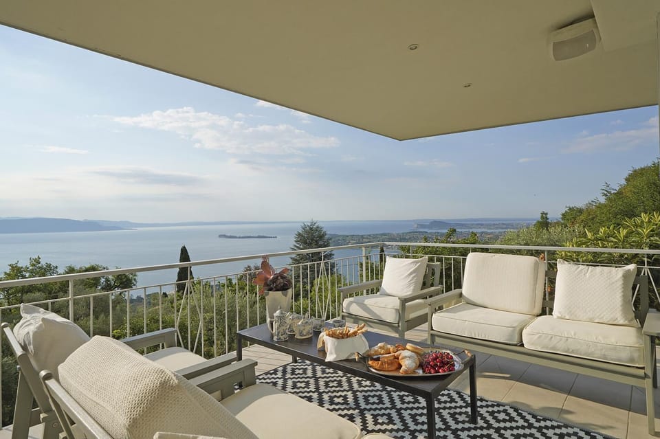 Balcony/Terrace, Lake view