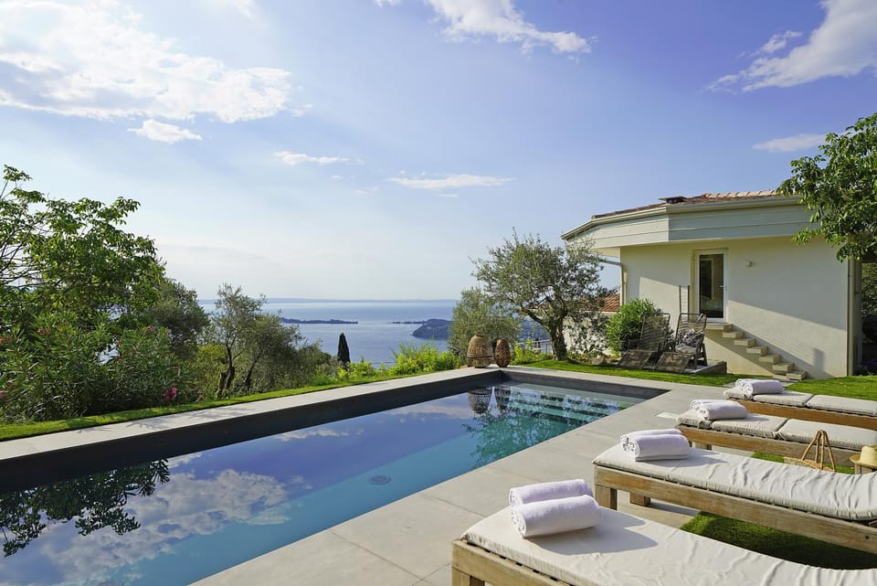 View (from property/room), Pool view, Swimming pool, sunbed