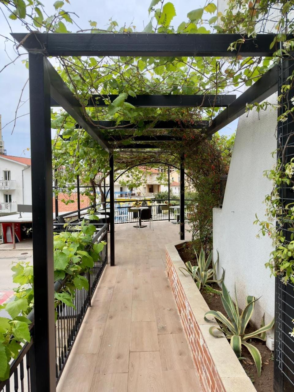 Property building, Spring, Day, Garden view