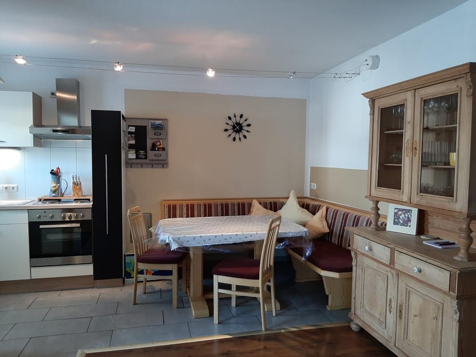 Dining area, kitchen