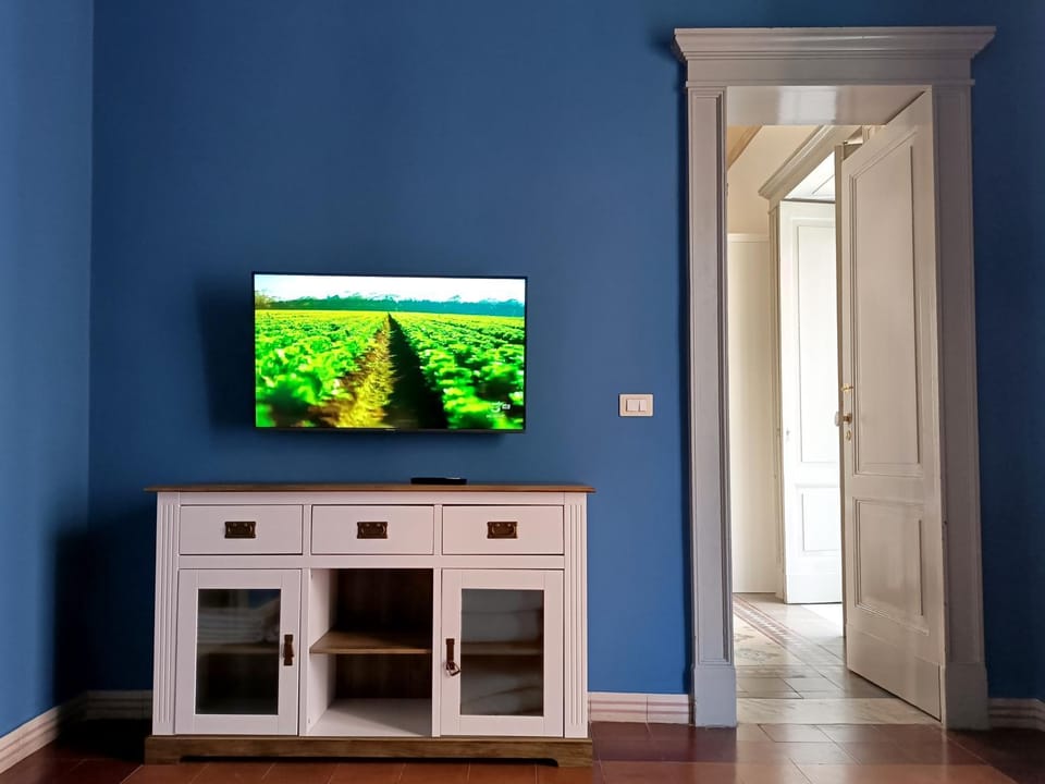 Communal lounge/ TV room, TV and multimedia, Bedroom