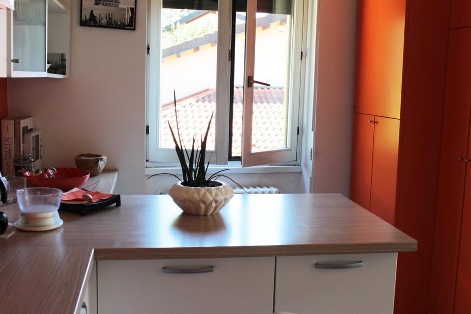Dining area, kitchen