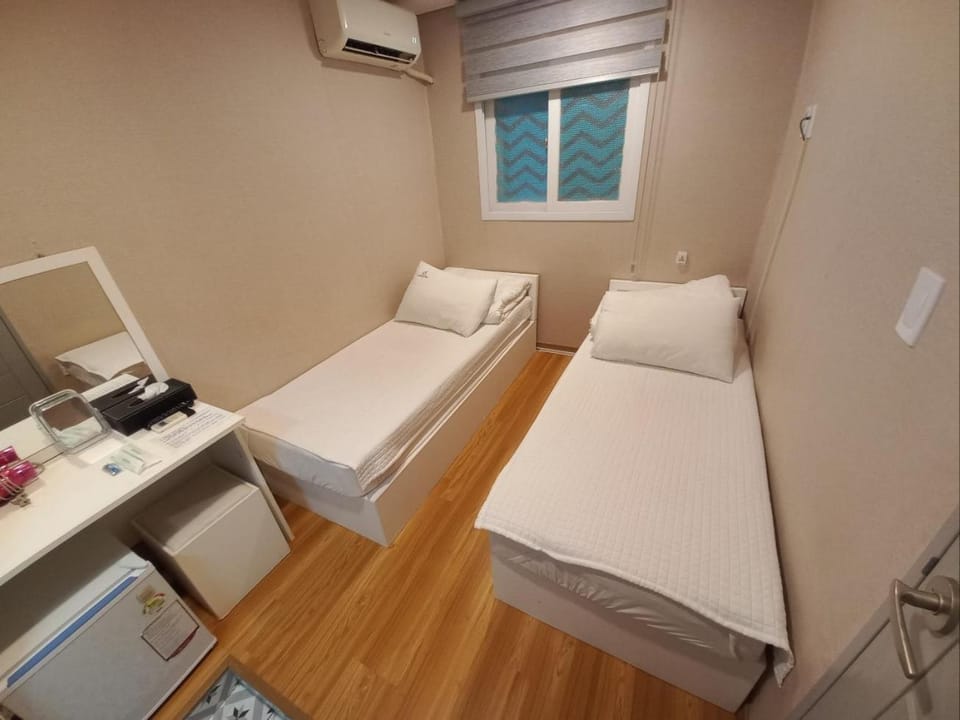 Bed, air conditioner