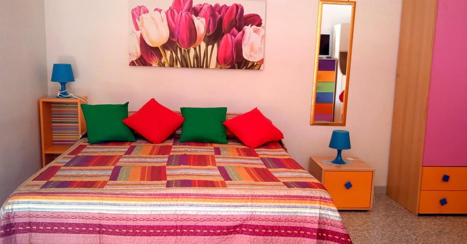Photo of the whole room, Seating area, Bedroom