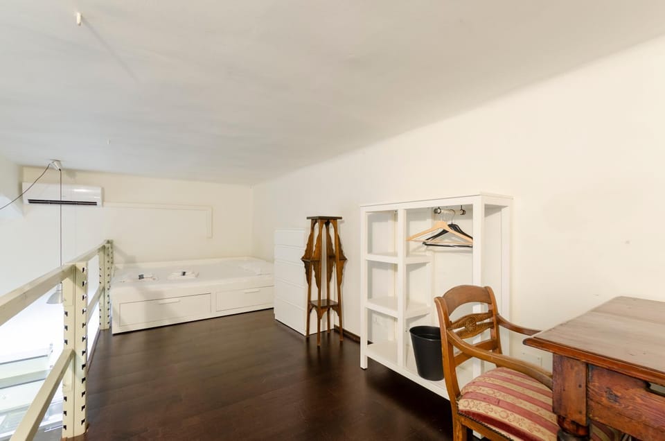 Bed, Photo of the whole room