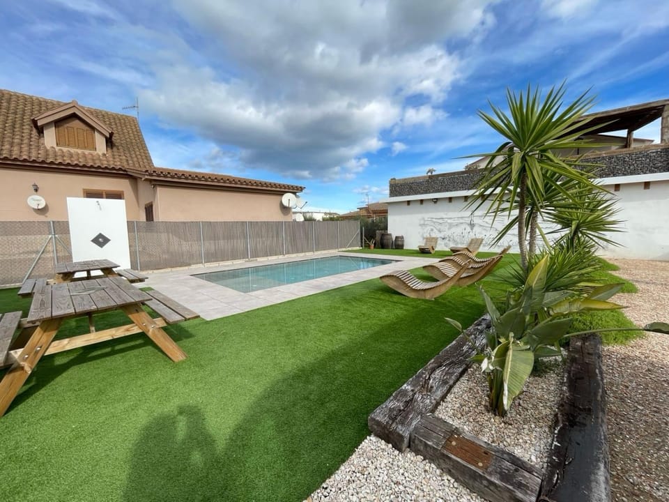 Property building, Swimming pool