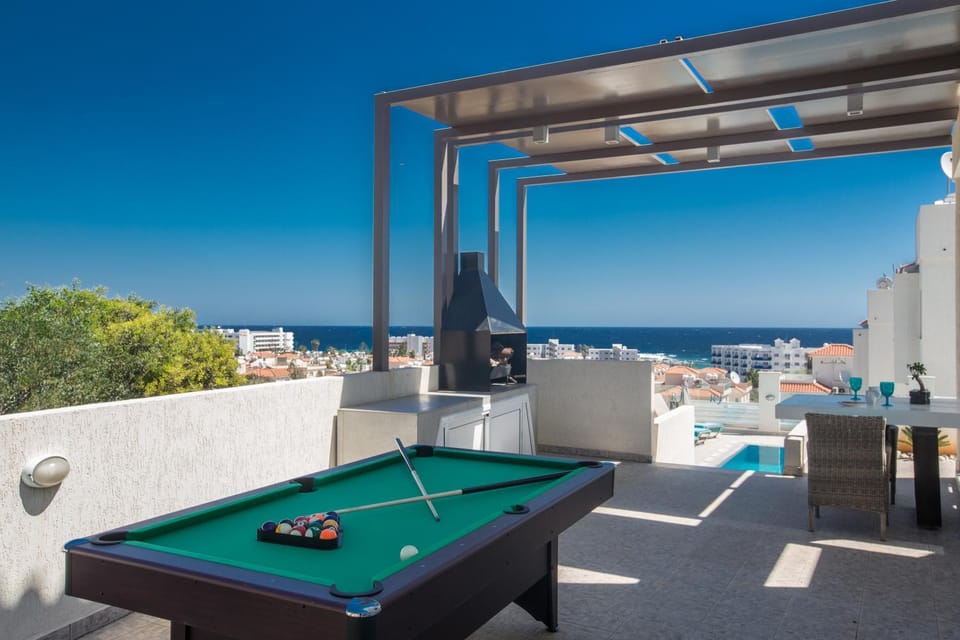 Patio, Dining area, Area and facilities