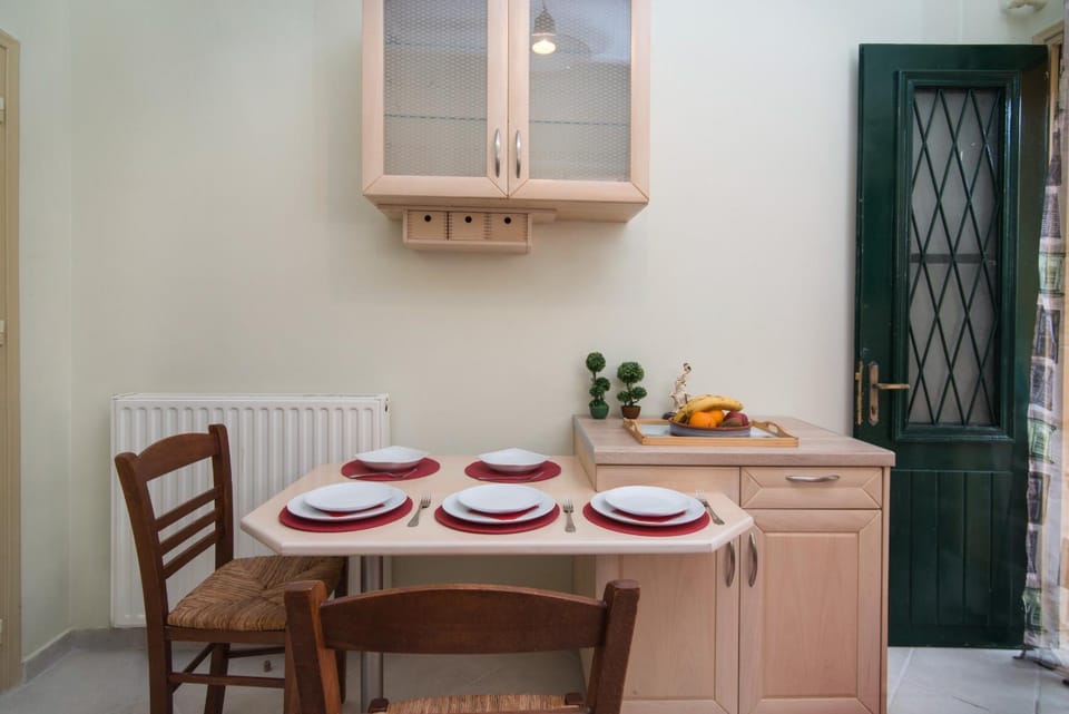 Dining area, kitchen