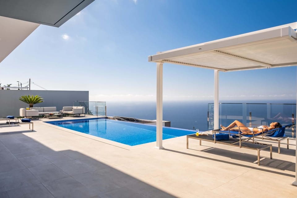 Villa Boa Nova Branca by LovelyStay Villa in Funchal