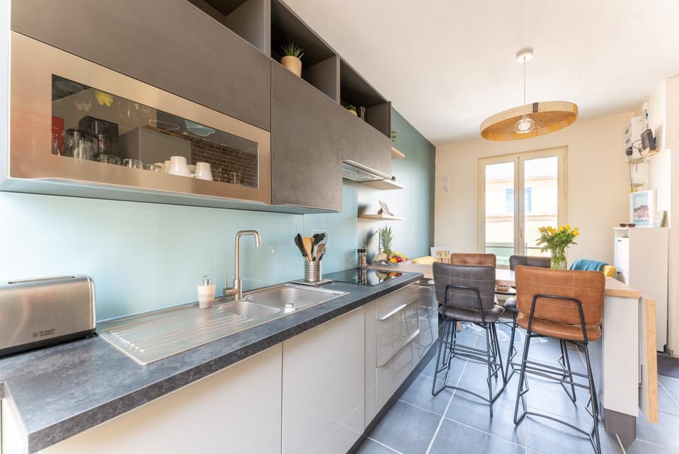 Kitchen or kitchenette