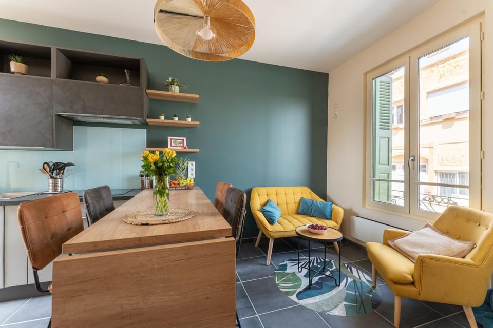 Living room, Dining area