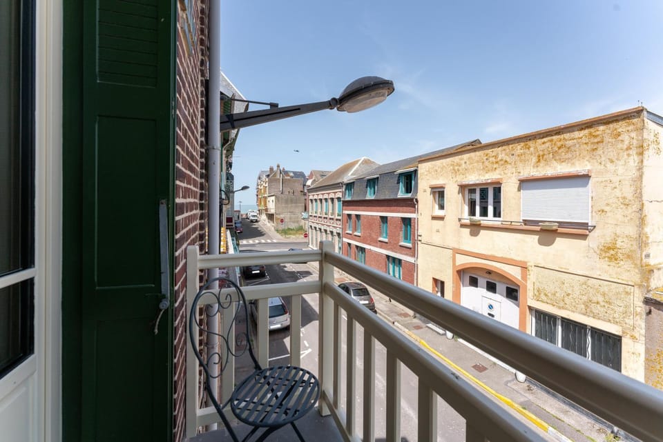 Neighbourhood, Street view