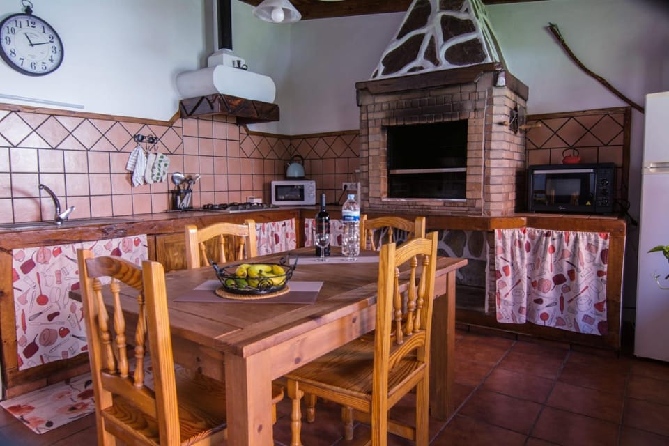 Dining area, kitchen