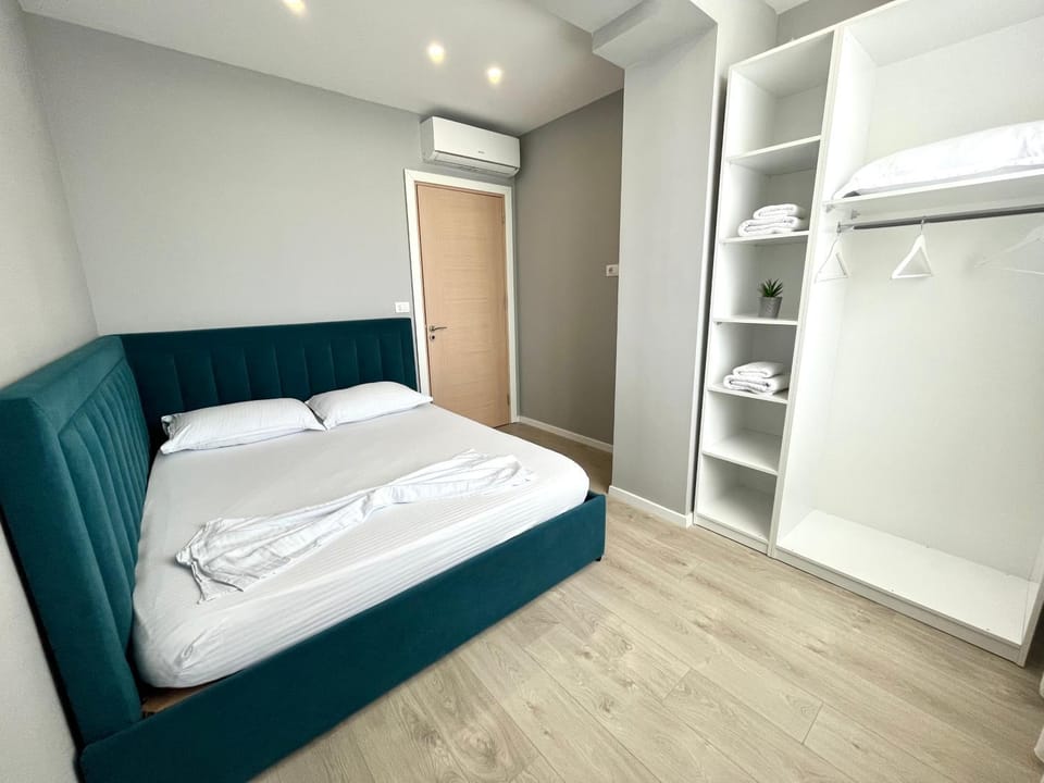 Bed, Bedroom, wardrobe, air conditioner