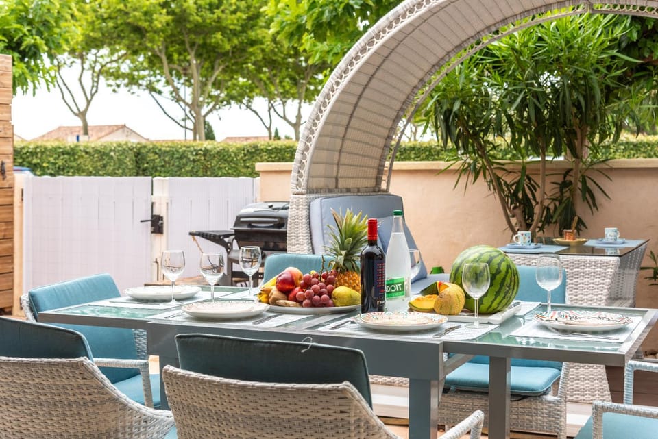 Balcony/Terrace, Area and facilities