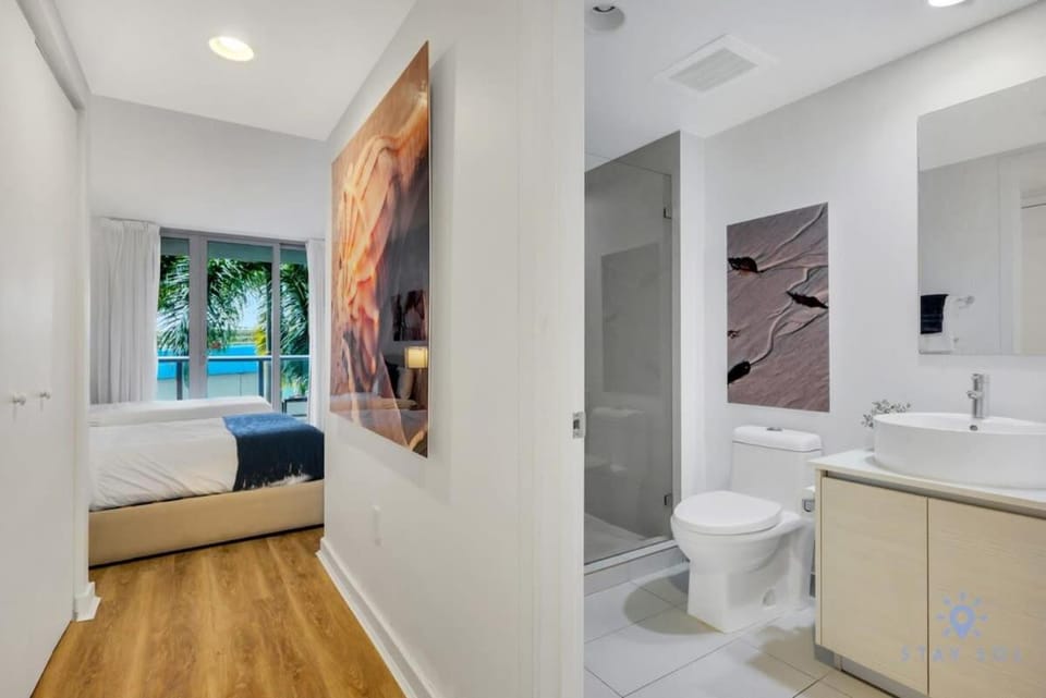 Modern Resort - Apartment with Balcony, Pool and Gym House in Hallandale Beach