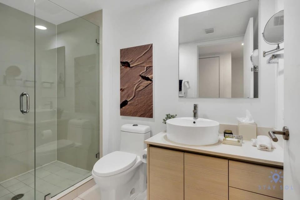 Modern Resort - Apartment with Balcony, Pool and Gym House in Hallandale Beach